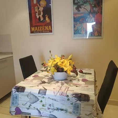 Joli Vue Mer, Vieille Apartamento Menton