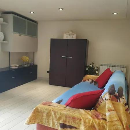 Joli Vue Mer, Vieille Ментона