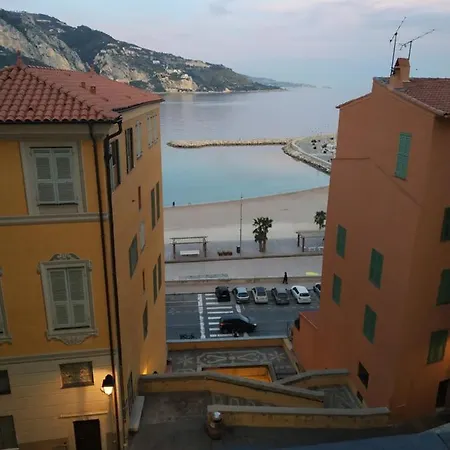 Joli Vue Mer, Vieille