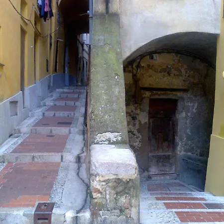 Joli Vue Mer, Vieille *