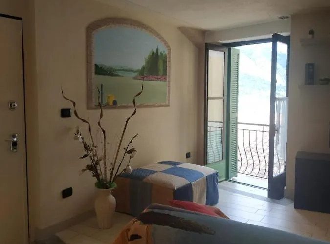 Joli Vue Mer, Vieille *