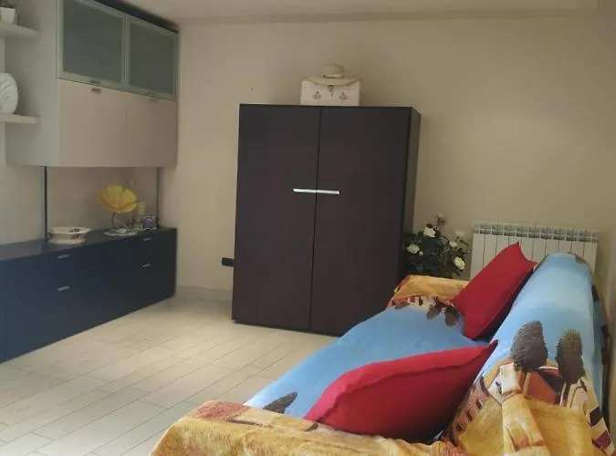 Joli Vue Mer, Vieille Ментона